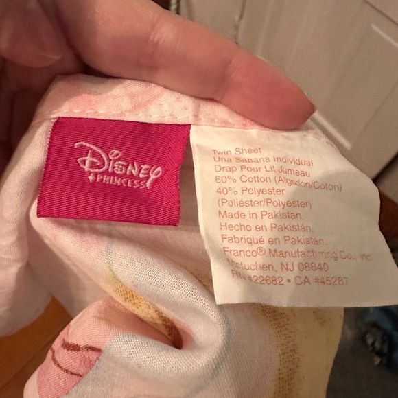 Cinderella and Aurora pink vintage twin flat sheet - Picture 3 of 4